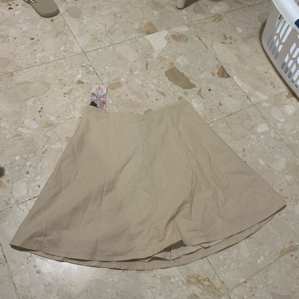 Plain cream skirt with zipper NEVER USED NEW WITH TAG